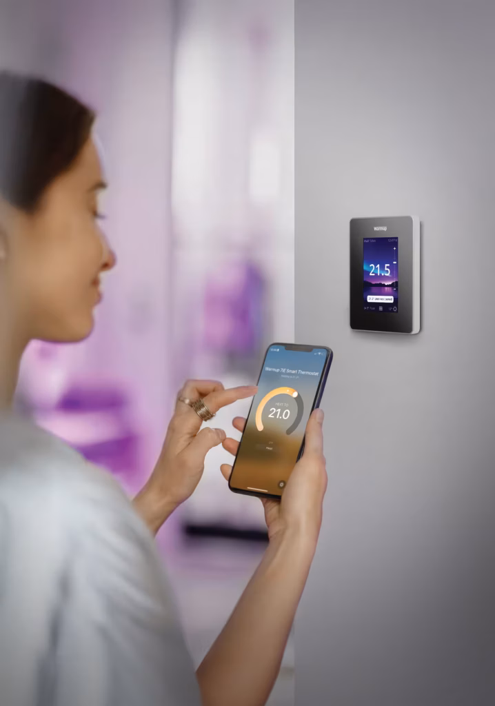 Woman with app 2 Black 7iE