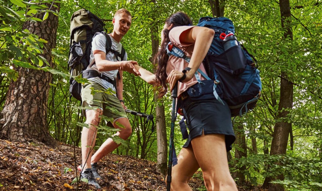 couple-hike couple hike 3