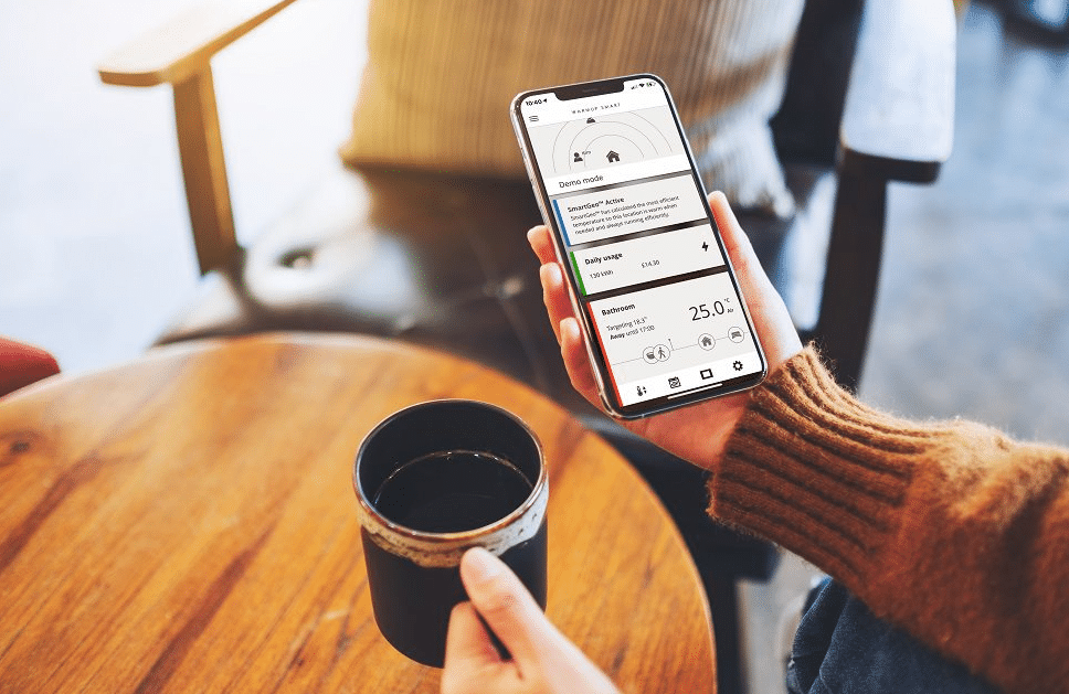 Smart thermostat controlling multi-zone underfloor heating for enhanced energy efficiency
